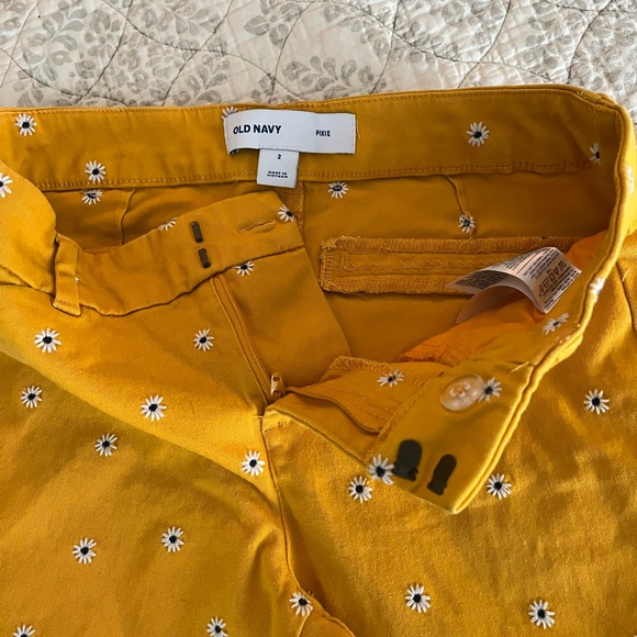Old Navy Cropped Pixie Pants—Yellow with Embroidered Daisies - Picture 5 of 8